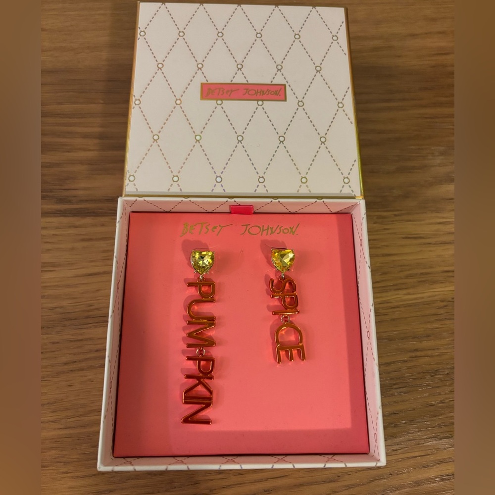 Betsey Johnson Its Fall Y All Orange Pumpkin Spice Mismatch Drop Earrings NIB - Picture 5 of 7